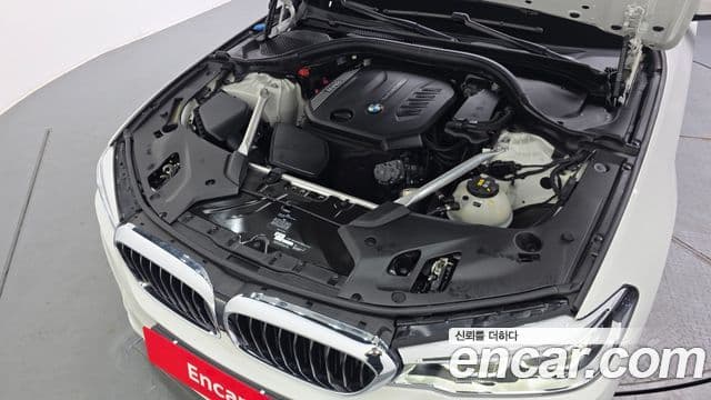 BMW 5 Series 2019 — ფოტო 6/20