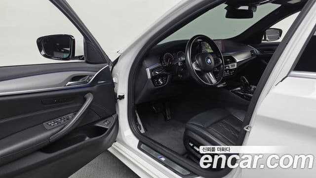 BMW 5 Series 2019 — ფოტო 10/20