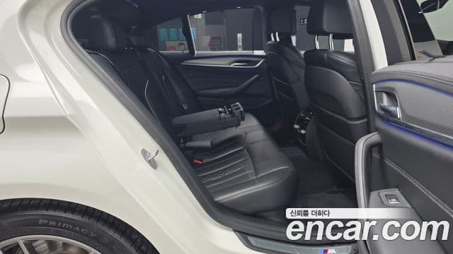 BMW 5 Series 2019 — ფოტო 12/20
