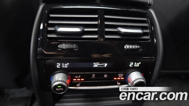 BMW 5 Series 2019 — ფოტო 17/20