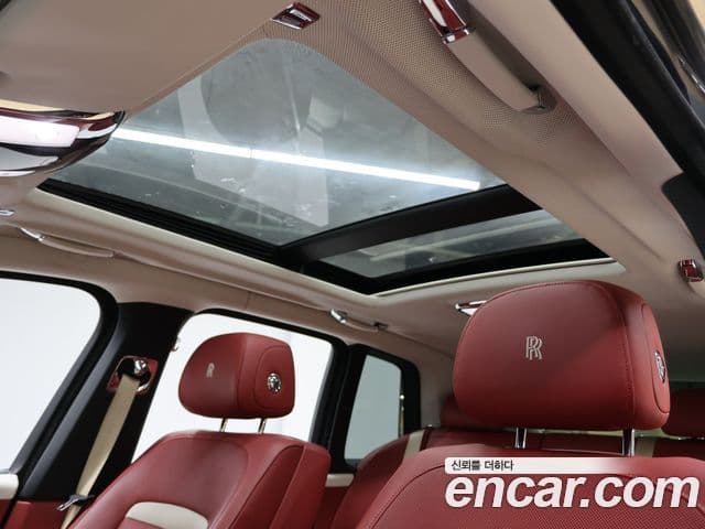 Rolls-Royce Cullinan 2019 — ფოტო 8/20