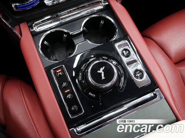 Rolls-Royce Cullinan 2019 — ფოტო 15/20