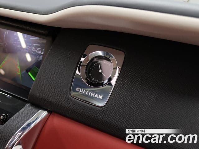 Rolls-Royce Cullinan 2019 — ფოტო 17/20