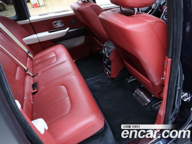 Rolls-Royce Cullinan 2019 — ფოტო 18/20