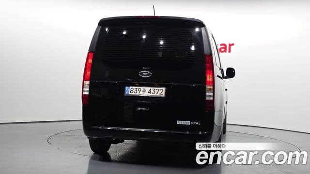 Hyundai Staria 2023 — ფოტო 4/20
