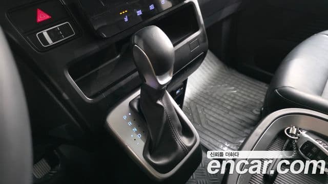 Hyundai Staria 2023 — ფოტო 9/20