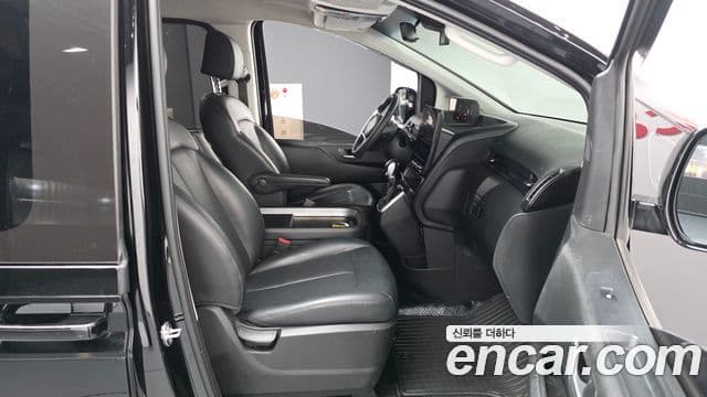 Hyundai Staria 2023 — ფოტო 11/20