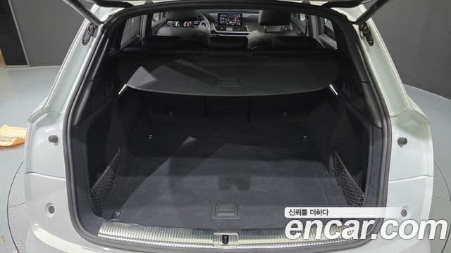 Audi Q5 2024 — ფოტო 31/36