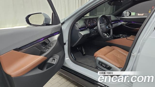 BMW 5 Series 2024 — ფოტო 8/20