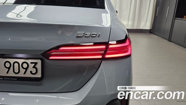 BMW 5 Series 2024 — Photo 12/32