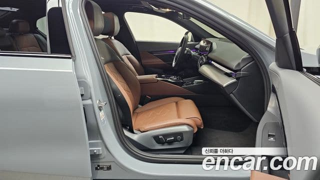 BMW 5 Series 2024 — Photo 11/32