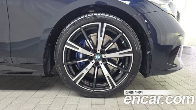 BMW 5 Series 2025 — Photo 16/33