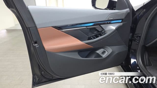 BMW 5 Series 2025 — Photo 32/33