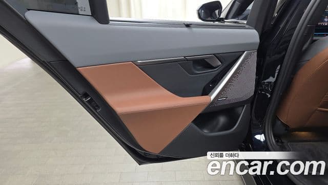 BMW 5 Series 2025 — Photo 17/33