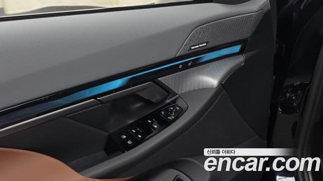 BMW 5 Series 2025 — Photo 12/33