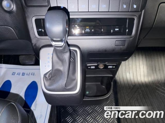 Hyundai Staria 2022 — ფოტო 13/19