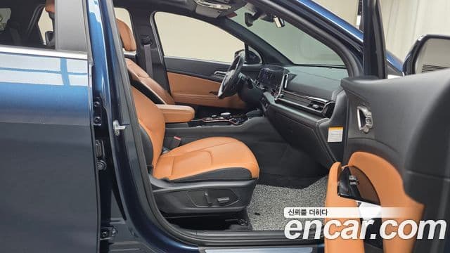 Kia Sportage 2023 — ფოტო 18/32