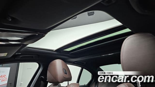 BMW 3 Series 2020 — ფოტო 18/20