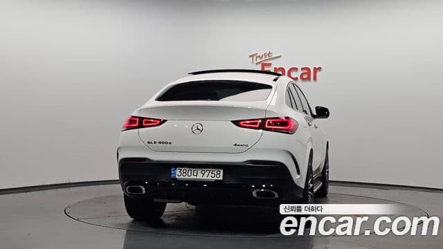 Mercedes-Benz GLE-Class 2022 — ფოტო 4/20