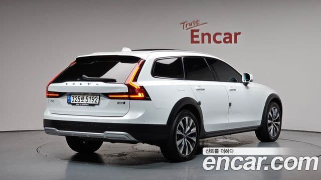 Volvo V90 Cross Country 2021 — Şəkil 2/20
