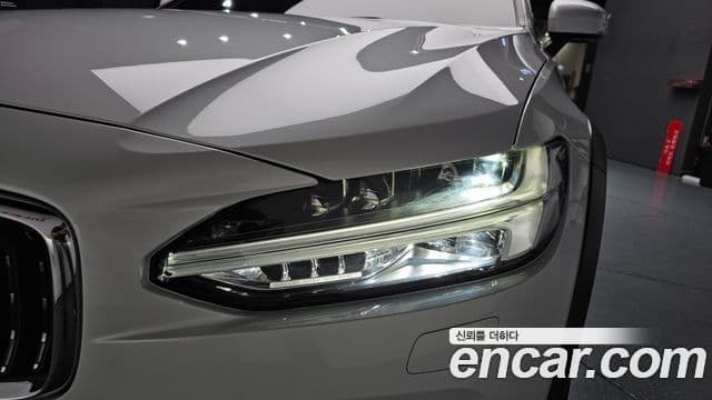 Volvo V90 Cross Country 2021 — ფოტო 24/38