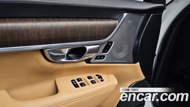 Volvo V90 Cross Country 2021 — ფოტო 13/38