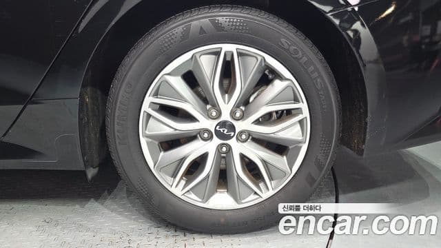 Kia K5 2022 — ფოტო 16/32