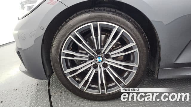BMW 3 Series 2021 — ფოტო 5/20