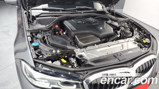 BMW 3 Series 2021 — ფოტო 6/20