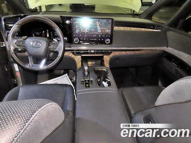 Lexus LM 2025 — фото 9 из 20