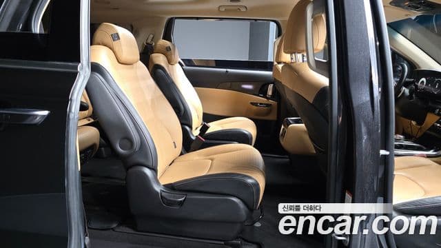 Kia Carnival 2021 — Фото 12/20