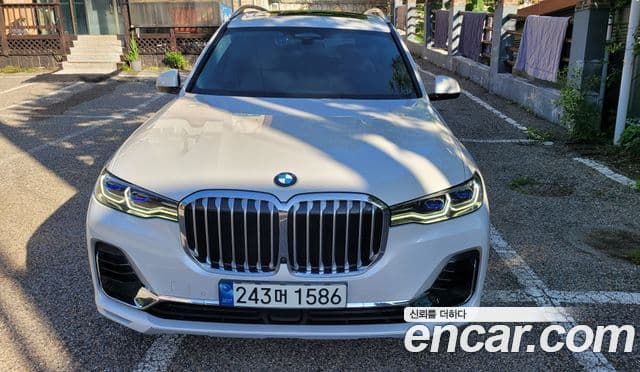 BMW X7 2022 — ფოტო 10/10