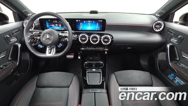 Mercedes-Benz A-Class 2025 — Photo 24/32