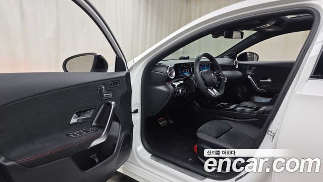 Mercedes-Benz A-Class 2025 — Photo 29/32