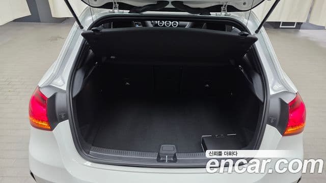 Mercedes-Benz A-Class 2025 — Photo 14/32