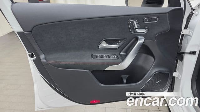 Mercedes-Benz A-Class 2025 — Photo 11/32