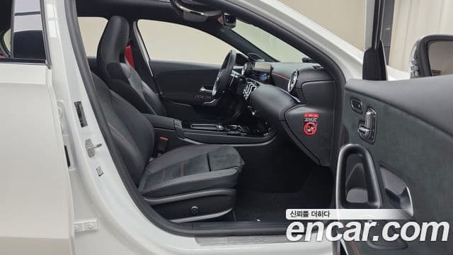 Mercedes-Benz A-Class 2025 — Photo 25/32
