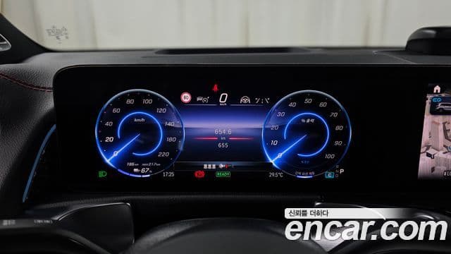 Mercedes-Benz EQB 2025 — ფოტო 23/31