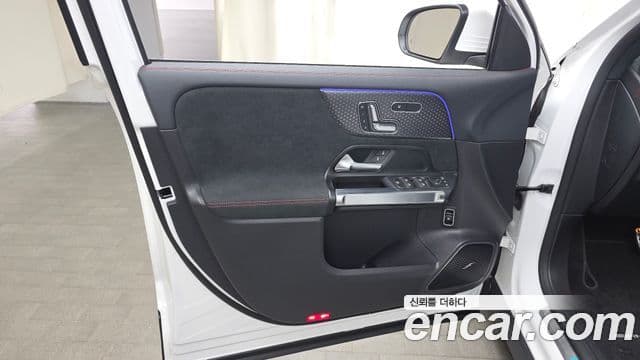 Mercedes-Benz EQB 2025 — ფოტო 31/31