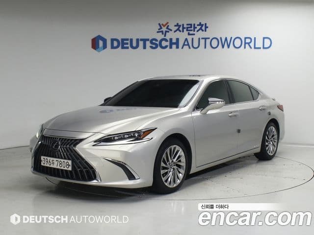 Lexus ES300h 2021 — Photo 2/20