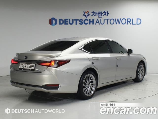 Lexus ES300h 2021 — Photo 12/20