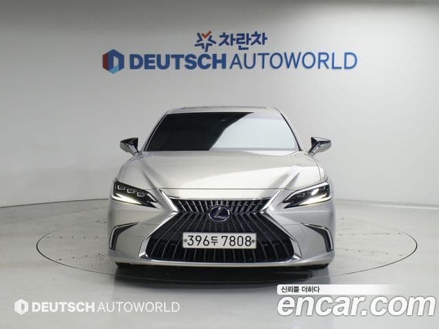 Lexus ES300h 2021 — Photo 8/20