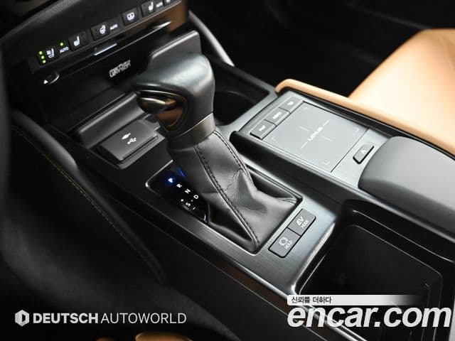 Lexus ES300h 2021 — Photo 6/20