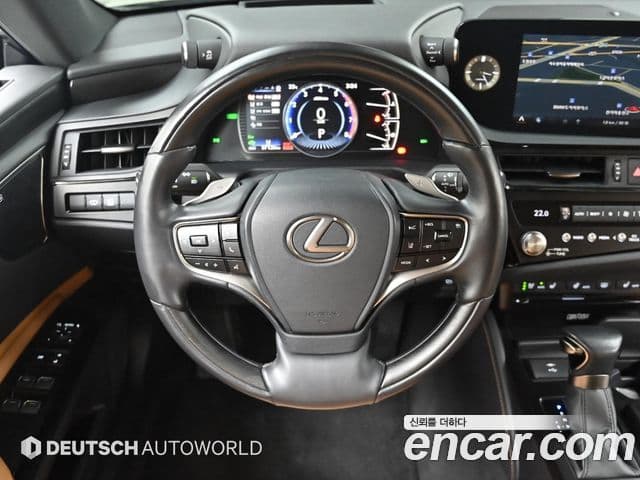 Lexus ES300h 2021 — Photo 3/20