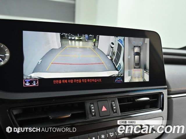 Lexus ES300h 2021 — Photo 19/20