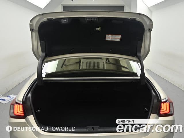 Lexus ES300h 2021 — Photo 10/20