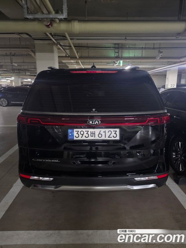 Kia Carnival 2021 — ფოტო 4/12