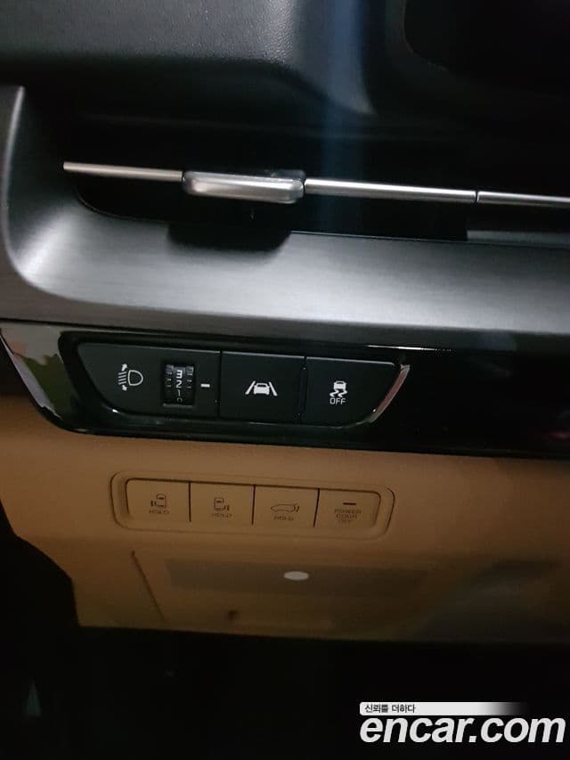 Kia Carnival 2021 — фото 9 из 12