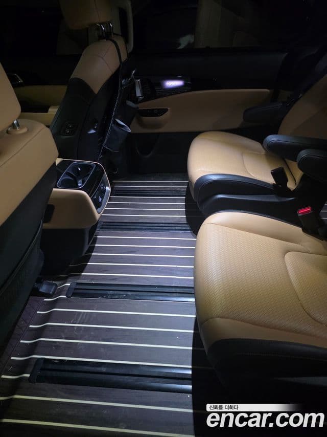 Kia Carnival 2021 — ფოტო 11/12