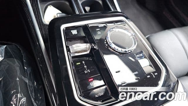 BMW 7 Series 2025 — Photo 15/20